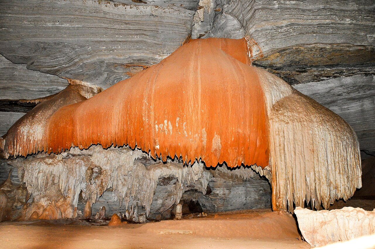 Interior da Gruta da Lapa Doce
