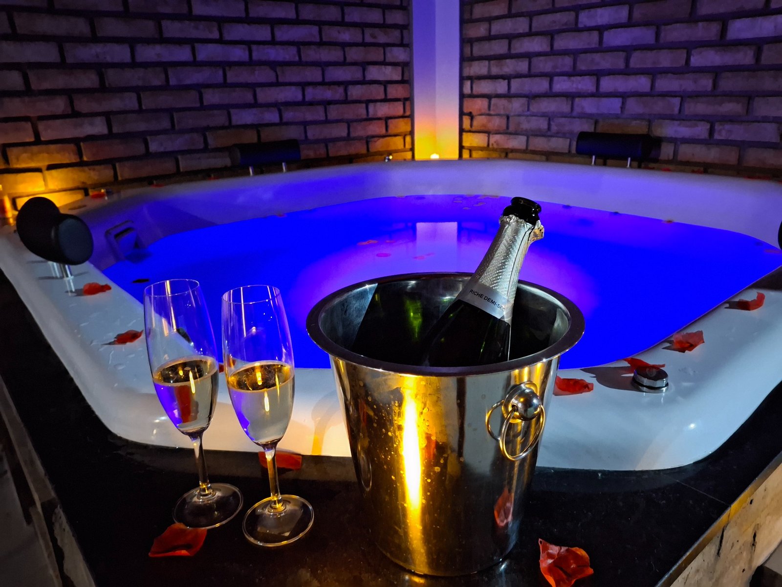Jacuzzi aquecida com iluminação especial